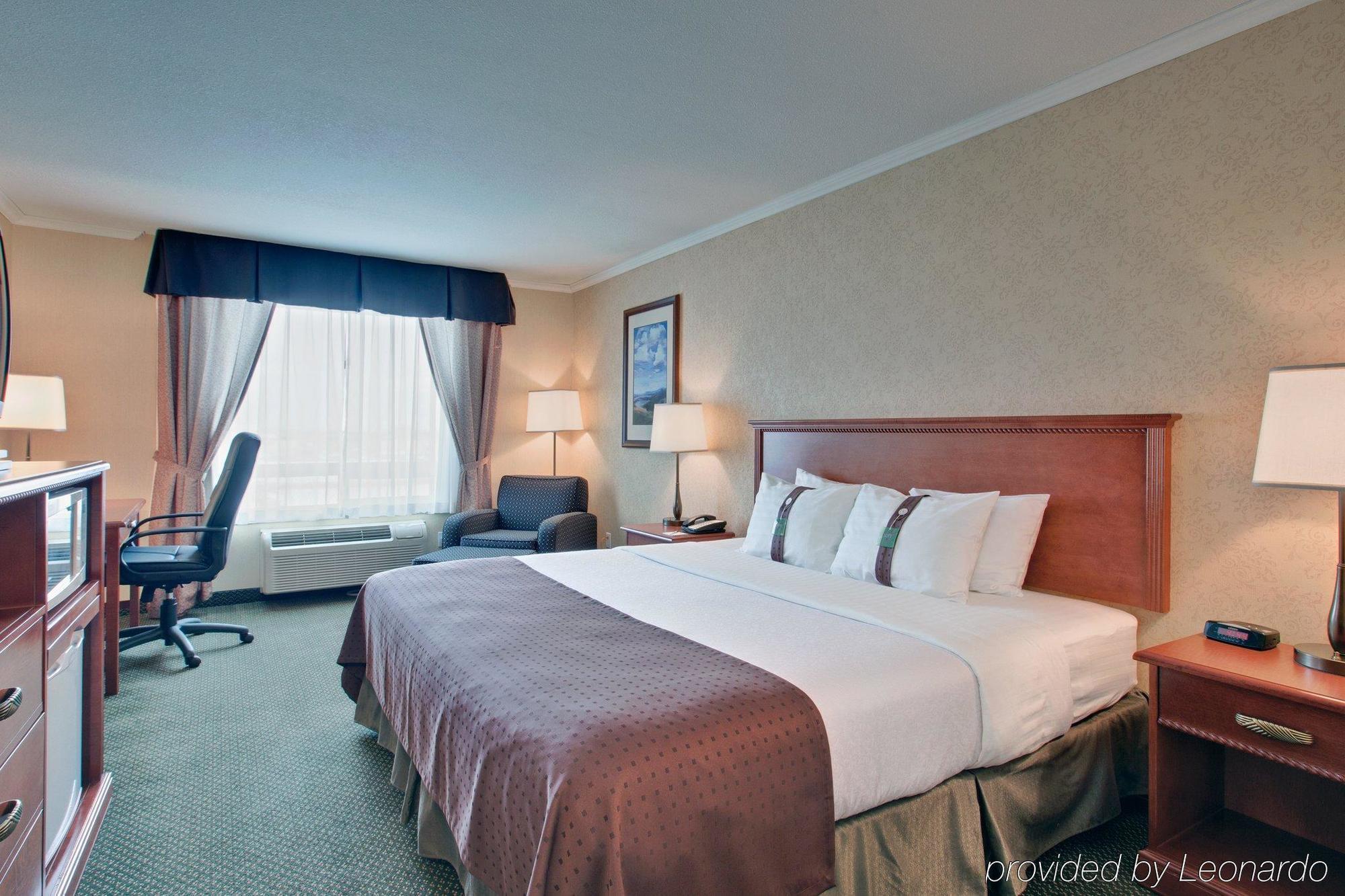 Holiday Inn & Suites Grande Prairie, An Ihg Hotel Exterior photo