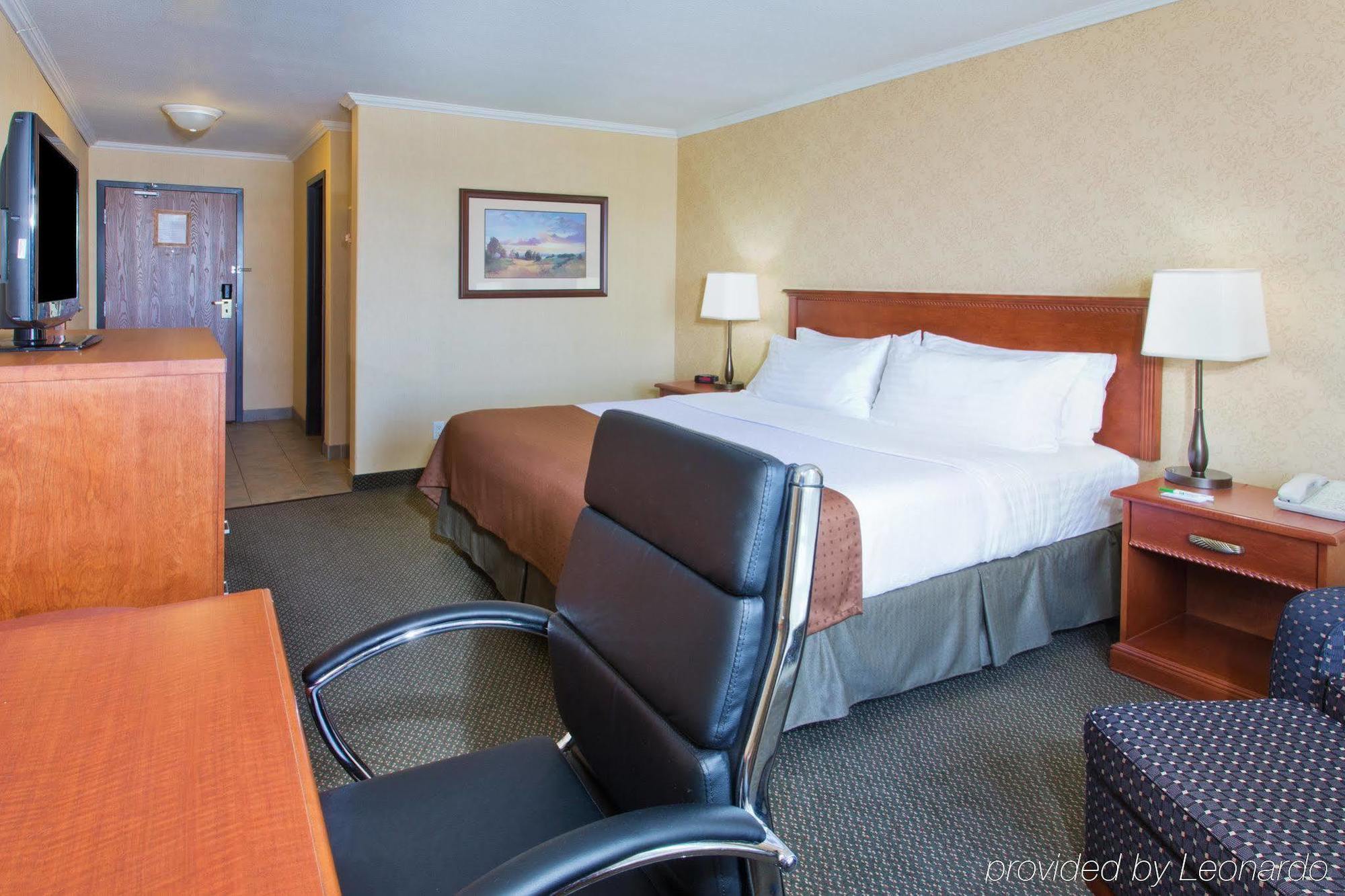 Holiday Inn & Suites Grande Prairie, An Ihg Hotel Exterior photo